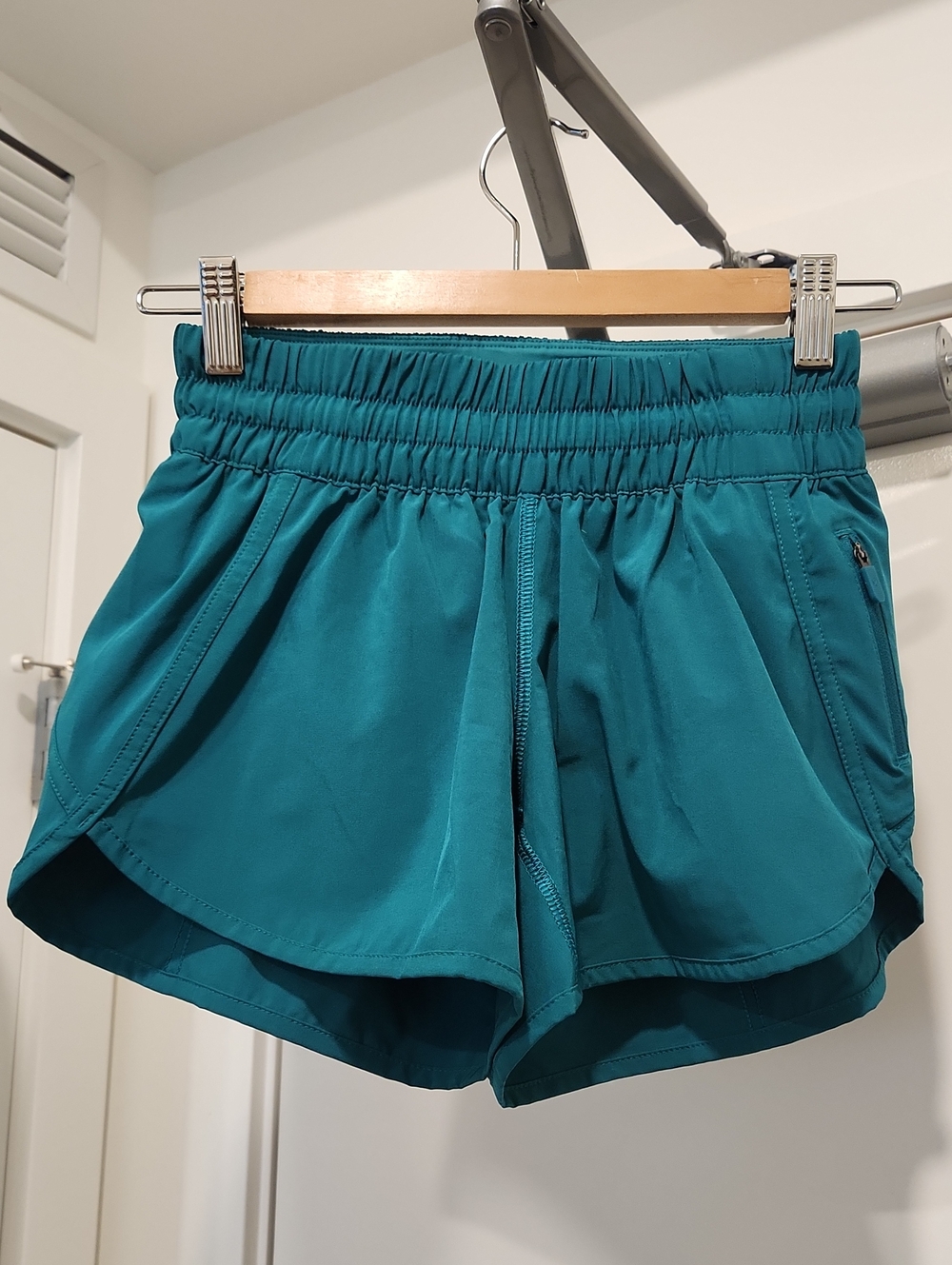 Lululemon Speed Up Low-Rise Lined Shorts Green Size 4